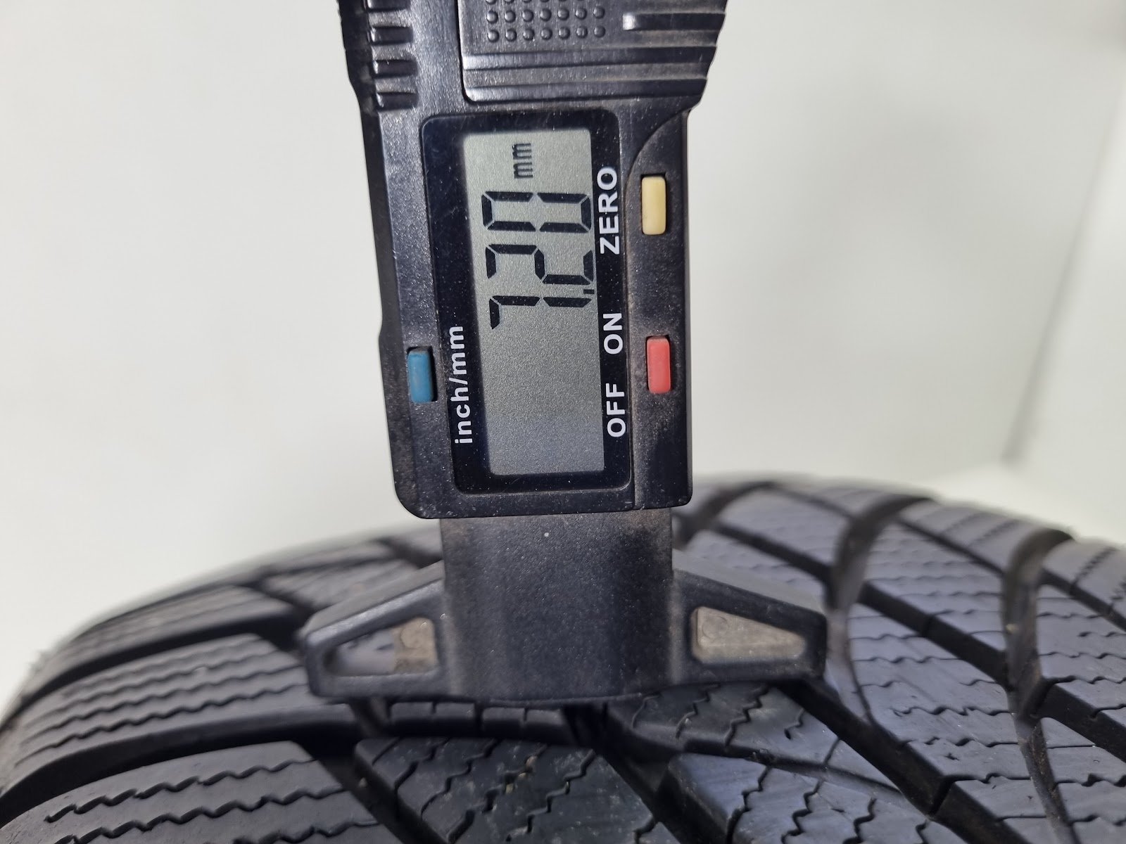 Bridgestone 205/65 R16 - Image 5